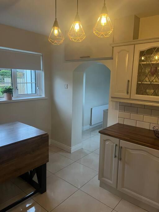 Cosy 4 Bed In Quiet Residential Area! Apartment