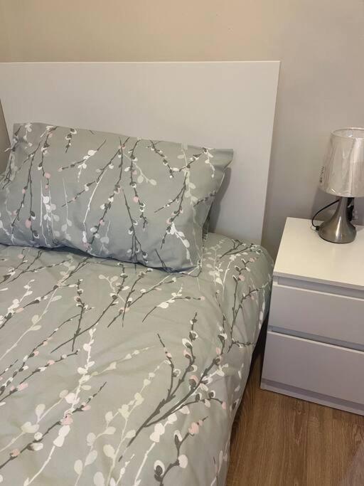 Cosy 4 Bed In Quiet Residential Area!
