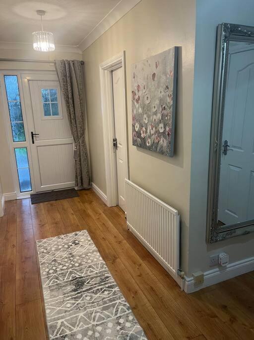 Cosy 4 Bed In Quiet Residential Area! Apartment