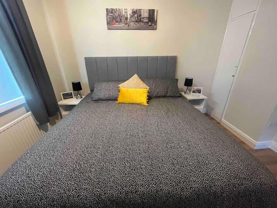 Cosy 4 Bed In Quiet Residential Area! * Strabane
