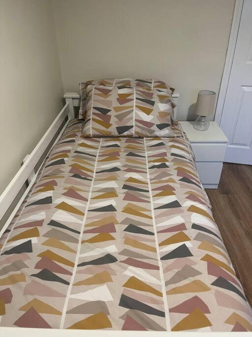 Cosy 4 Bed In Quiet Residential Area!